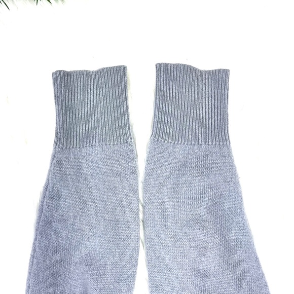 🚫SOLD!*|•MINNIE ROSE•| 100% Cashmere Lavender V-Neck Sweater - Picture 6 of 9